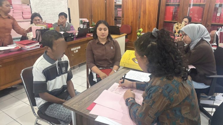 Penyidik PPA Polresta Kupang Kota Limpahkan Tersangka Percabulan dan Persetubuhan Anak ke Kejaksaan