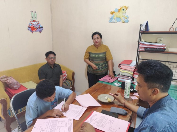 Polsek Koja, Polresta Kupang Kota Serahkan Tersangka Kasus Percabulan dan Persetubuhan Anak ke Kejari Kota Kupang.