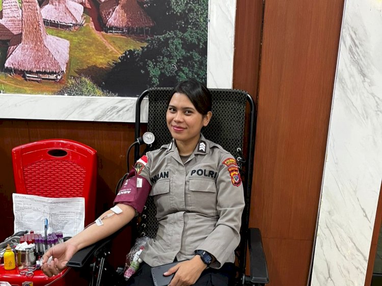 Polwan Polresta Kupang Kota Ikut Donor Darah di Hari Jadi ke-77