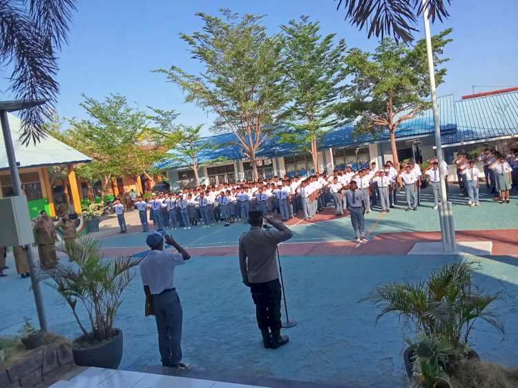 Kapolsek Kota Raja Ajak Siswa SMK Negeri 5 Kupang Tanamkan Wawasan Kebangsaan dan Cinta Tanah Air