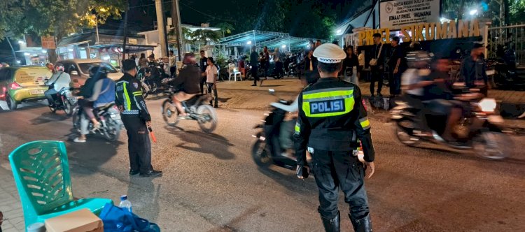 Pastikan Aman dan Lancar, Polsek Maulafa Jaga Pesparawi Pemuda GMIT Klasis Kota Kupang Barat di Gereja Pniel Sikumana.