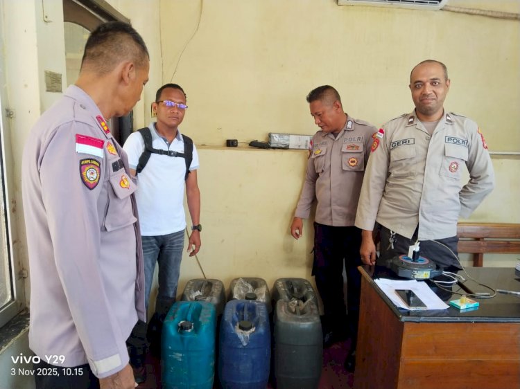 Polsubsektor Pelabuhan Tenau Amankan 210 Liter Sopi Asal Maluku Barat Daya dari Kapal Sabuk Nusantara 87