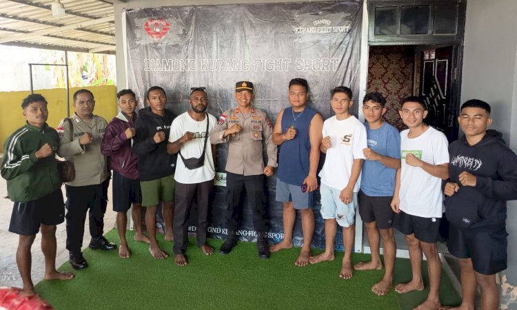 Kapolsek Maulafa dan Bhabinkamtibmas Sikumana Patroli Dialogis ke Sasana Tinju Diamond Kupang Fight Sport, Ajak Pemuda Isi Waktu dengan Kegiatan Positif.