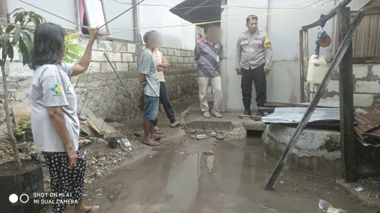 Bhabinkamtibmas Oesapa Barat Mediasi Warga Terkait Saluran Pembuangan Air yang Tersumbat