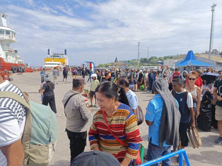 Polsubsektor Pelabuhan Tenau Amankan Embarkasi Kapal Express Bahari 8E Tujuan Rote Ndao