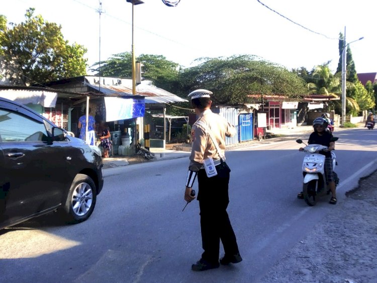 Gebrakan Unit Lantas Polsek Kota Raja: Razia Intensif, Kesadaran Masyarakat Meningkat, Kapolsek Apresiasi.