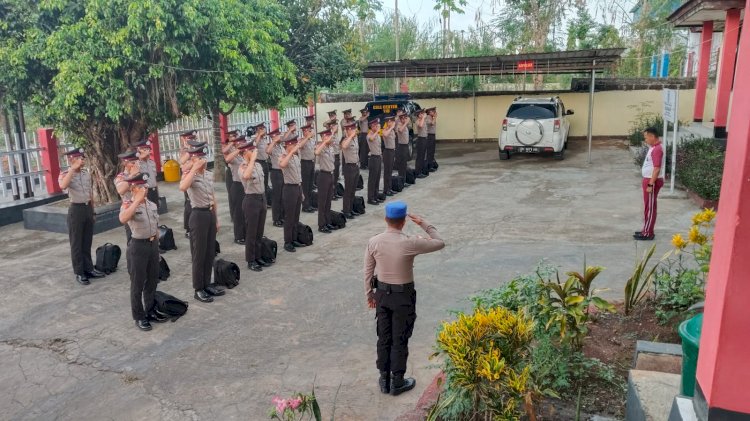 Kapolsek Maulafa Lepas 29 Siswa SPN Polda NTT Usai Latja di Polsek Maulafa: Tetap Semangat dan Disiplin.