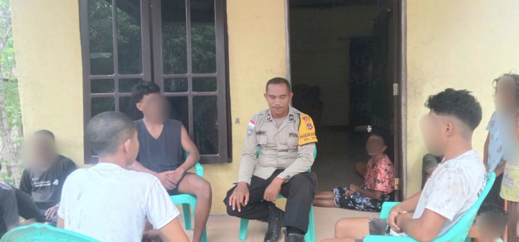 Bhabinkamtibmas Naioni Mediasi Kasus Pemukulan yang Berujung Aksi Balasan, Sepakat Diselesaikan Secara Kekeluargaan.