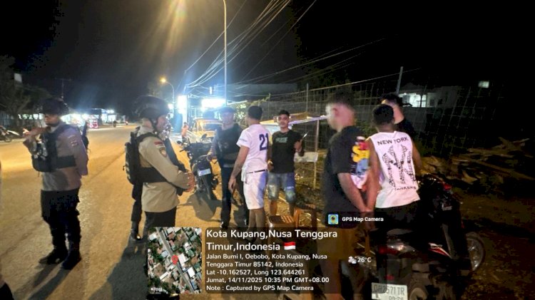 Patroli Lampu Biru Samapta Polresta Kupang Kota di Sejumlah Titik Rawan, Bubarkan Pemuda Konsumsi Miras dan Cegah Potensi Gangguan Kamtibmas.