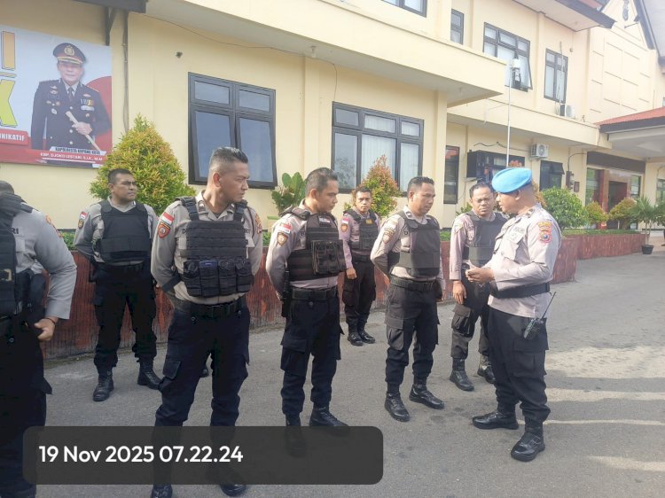Propam Polresta Kupang Kota Periksa Sikap Tampang dan Kelengkapan Personel Pamobvit Satsamapta.