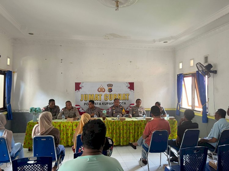 Polresta Kupang Kota Dekatkan Diri dengan Warga Lewat Jumat Curhat di Kelurahan Airmata.