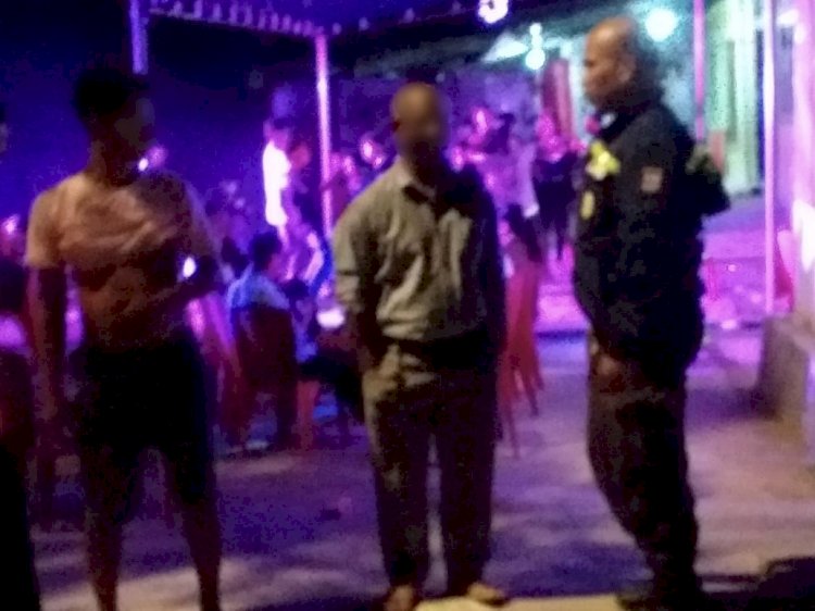 Dini Hari, Bhabinkamtibmas Batuplat Hentikan Musik Pesta yang Ganggu Warga Sakit.