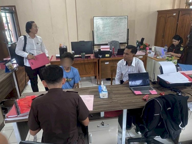 Unit PPA Polresta Kupang Kota Limpahkan Tersangka Pencabulan Anak ke Kejaksaan.