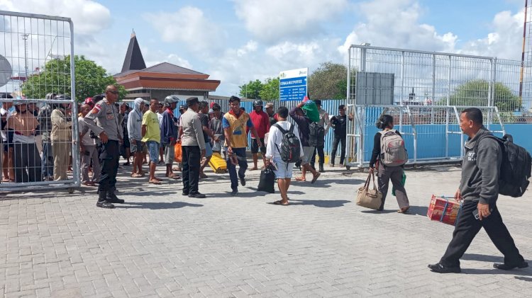 Polsubsektor Pelabuhan Tenau Amankan Debarkasi 749 Penumpang Kapal Dharma Rucitra VIII di Dermaga Multipurpose