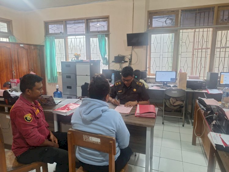 Polsek Alak, Polresta Kupang Kota Limpahkan Tersangka Pencurian Emas di Nunhila.