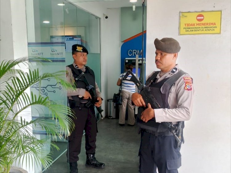Unit Pamobvit Satsamapta Polresta Kupang Kota Laksanakan Pengamanan Objek Vital Perbankan dan Layanan Publik