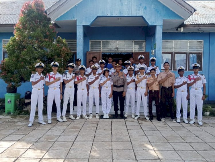 Kapolsek Alak Jadi Irup di SMK Negeri 7 Kota Kupang, Tekankan Disiplin dan Cegah Kenakalan Remaja.