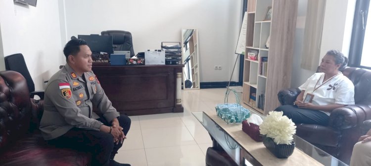 Kapolsek Kota Lama Jalin Silaturahmi dengan Ketua Majelis Klasis Kota Kupang, Perkuat Sinergi Jelang Natal dan Tahun Baru.