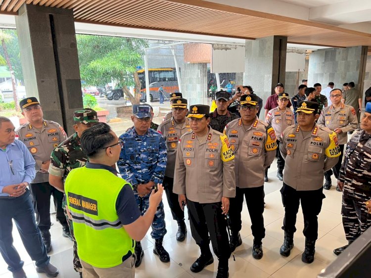 Kapolda NTT Tinjau Pos Operasi Lilin Turangga 2025 di Kota Kupang, Pastikan Kamtibmas Nataru Kondusif.