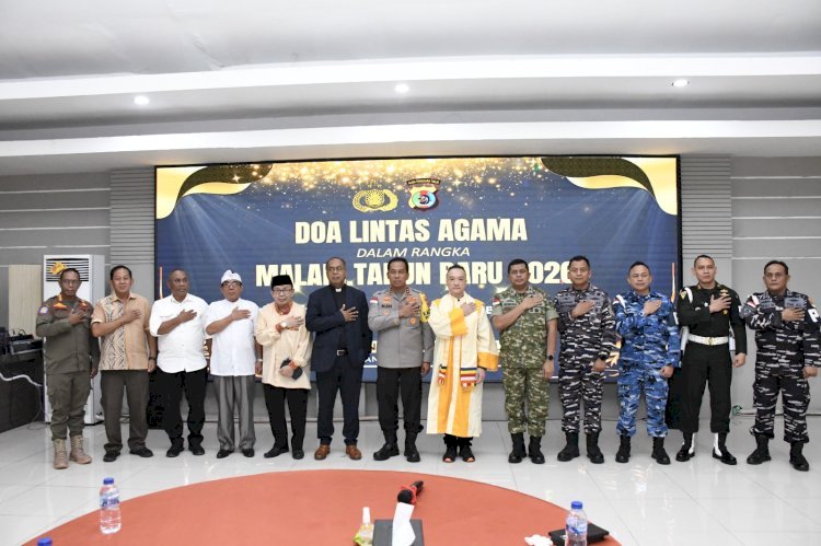 Kapolda NTT Pimpin Doa Lintas Agama Sambut Malam Tahun Baru 2026, Wujud Empati bagi Korban Bencana di Sumut dan Aceh.