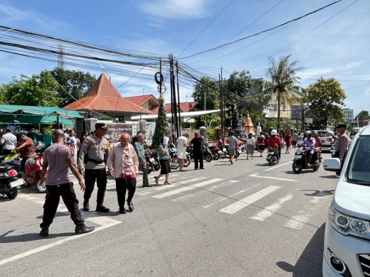 Polresta Kupang Kota Amankan Ibadah Tahun Baru, Fokus Personel Pam Pastikan Situasi Aman.