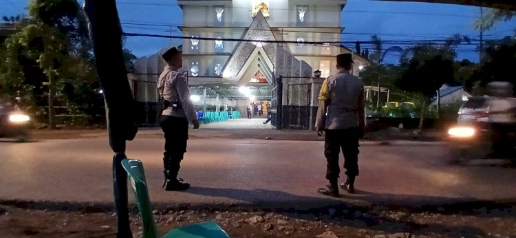 Polsek Maulafa Amankan Misa Perdana RD Petrus Krisologus Taitoh di Gereja St. Yoseph Pekerja Penfui