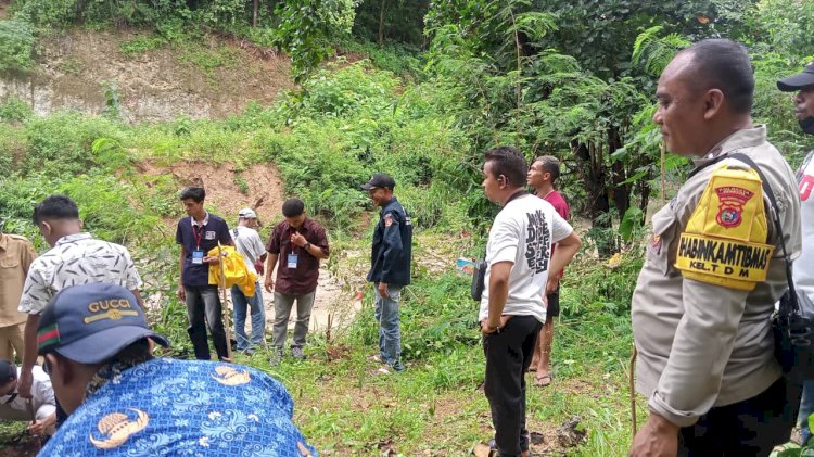 Bhabinkamtibmas TDM bersama Warga Cegah Longsor Sambil Berikan Manfaat Ekonomi