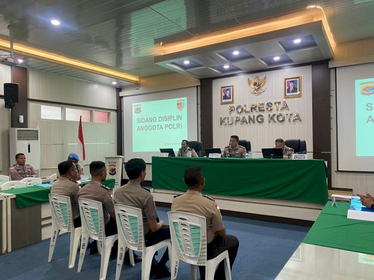 Tegakkan Kedisiplinan, Polresta Kupang Kota Gelar Sidang Disiplin terhadap Lima Personel.