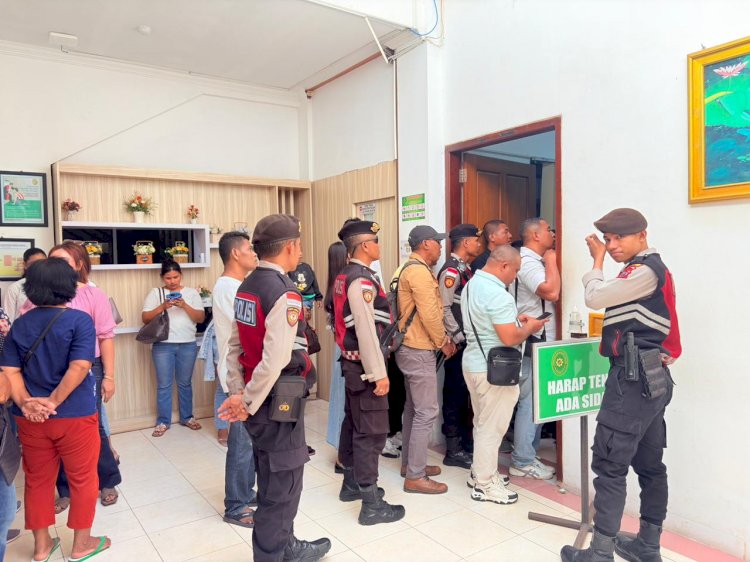 Kawal Sidang Perdana Kasus KDRT dan Penelantaran Anak, Polresta Kupang Kota Pastikan Pengamanan Ketat di PN Kupang.