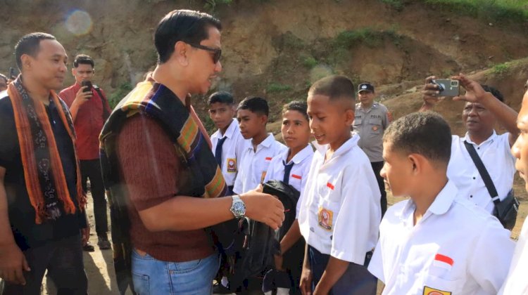 Wakapolda NTT Kunjungi SMPN 48 Sa Ate Gaikiu, Salurkan Bantuan bagi Sekolah Terdampak Bencana.
