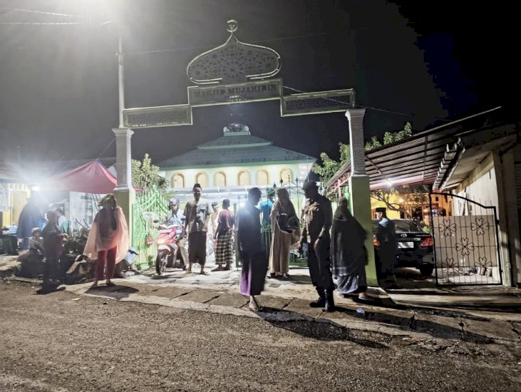 Polsek Maulafa, Polresta Kupang Kota Intensifkan Pengamanan Pasar Takjil dan Shalat Tarawih.