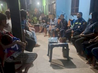 Bhabinkamtibmas Bakunase Dua Mediasi Persoalan Pencemaran Nama Baik, Kedua Pihak Bersepakat Memaafkan dan Membuat Surat Pernyataan Damai.