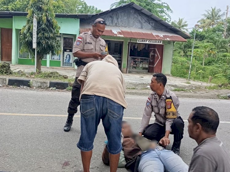 Bhabinkamtibmas Polresta Kupang Kota Sigap Tangani Laka Tunggal, Korban Dievakuasi ke Rumah Sakit.