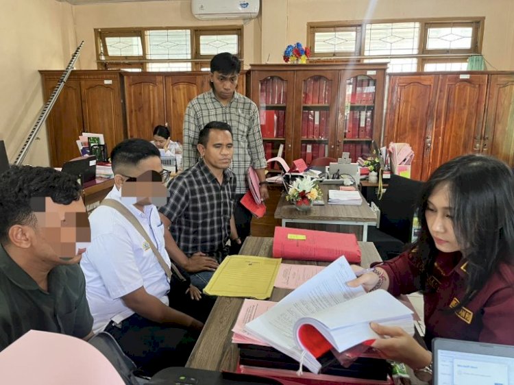 Polsek Maulafa Limpahkan Tersangka Penganiayaan ke Kejari Kota Kupang