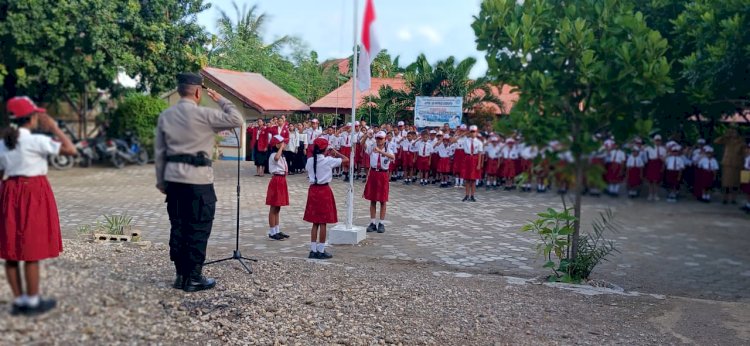 Kapolsek Kota Raja Pimpin Upacara Bendera di SD Inpres Oebufu, Sampaikan Pesan Karakter dan Kamtibmas.