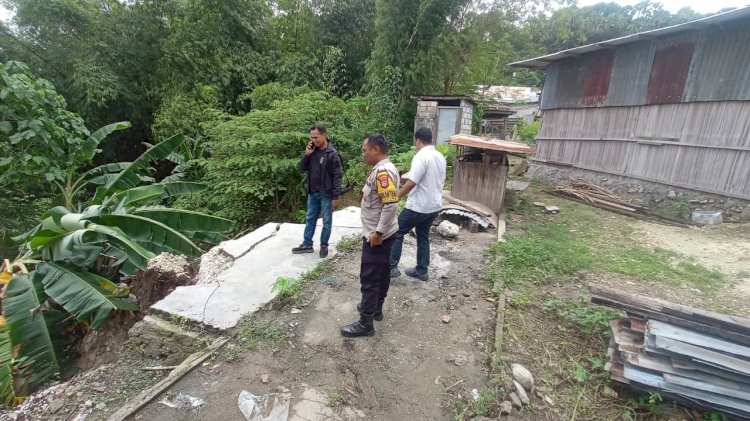 Bhabinkamtibmas Liliba Sigap Pantau Lokasi Longsor, Pastikan Warga Tetap Aman.