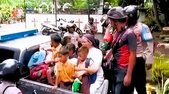 Sinergi TNI-Polri Bergerak Cepat Amankan Konflik Warga di Adonara, Keselamatan Anak-Anak Menjadi Prioritas.
