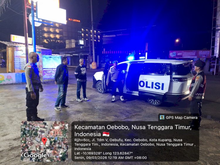 Patroli Dialogis Cipta Kondisi Polresta Kupang Kota, Pastikan Situasi Kamtibmas Tetap Aman di Tengah Hujan Deras.