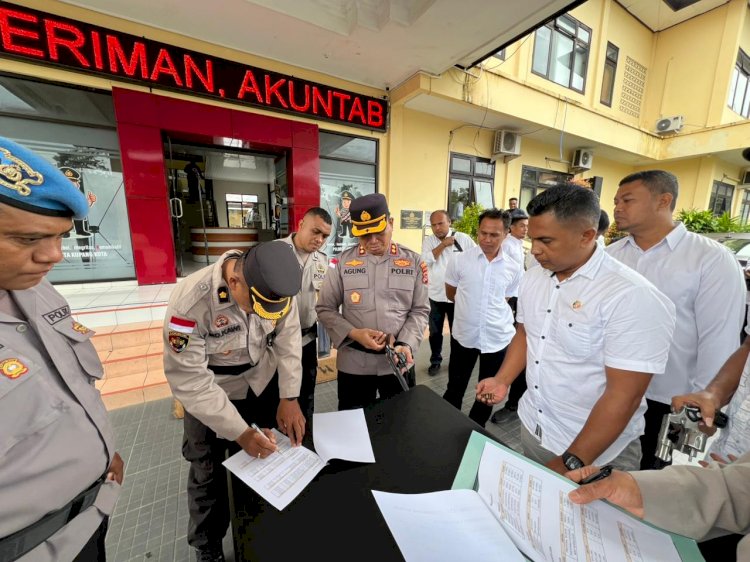 Cegah Penyalahgunaan, Polresta Kupang Kota Lakukan Pemeriksaan Senpi Dinas.