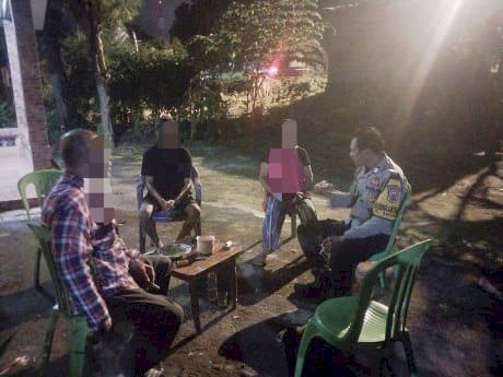 Pemuda Mabuk Resahkan Pedagang Gorengan di Bakunase Satu, Bhabinkamtibmas Turun Tangan.