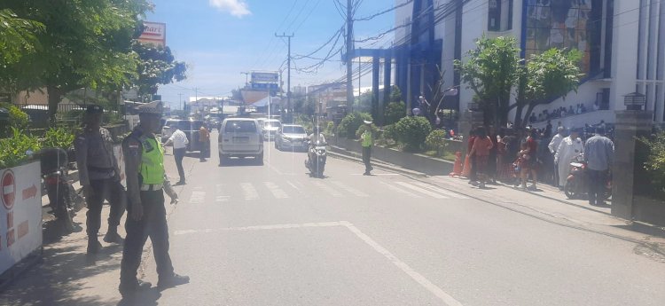 Polsek Maulafa Terjunkan Personel Amankan Ibadah Penahbisan Sidi di GMIT Kaisarea Kolhua