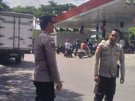 Antisipasi Antrean Pengisian BBM, Polsek Maulafa Amankan SPBU Oepura: Kapolsek Imbau Warga Tak Panic Buying.