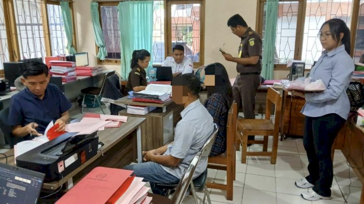 Polsek Kota Raja, Polresta Kupang Kota Resmi Limpahkan Tersangka Kasus Cabul Terhadap Anak.