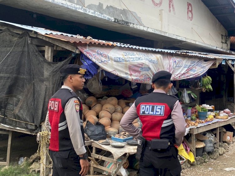 Samapta Polresta Kupang Kota Hadir di Pasar Tradisional, Pastikan Keamanan di Pusat Ekonomi Masyarakat.