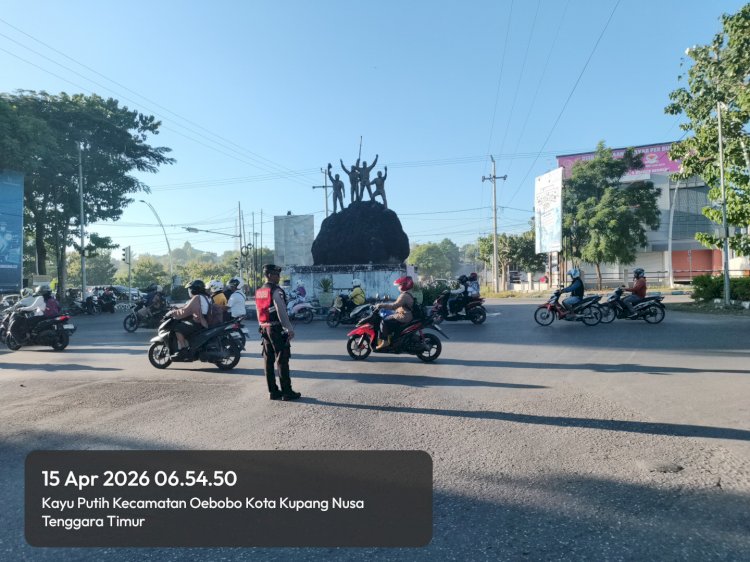 Satsamapta Polresta Kupang Kota Tingkatkan Pelayanan Pagi, Hadir di Titik Rawan Kemacetan dan Kecelakaan.