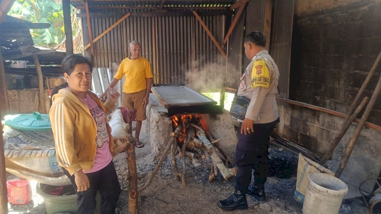 Bhabinkamtibmas Sikumana Berhasil Bina Mantan Penyuling Miras Beralih ke Usaha Garam, Kapolresta: Langkah Mulia Ciptakan Kamtibmas Kondusif.