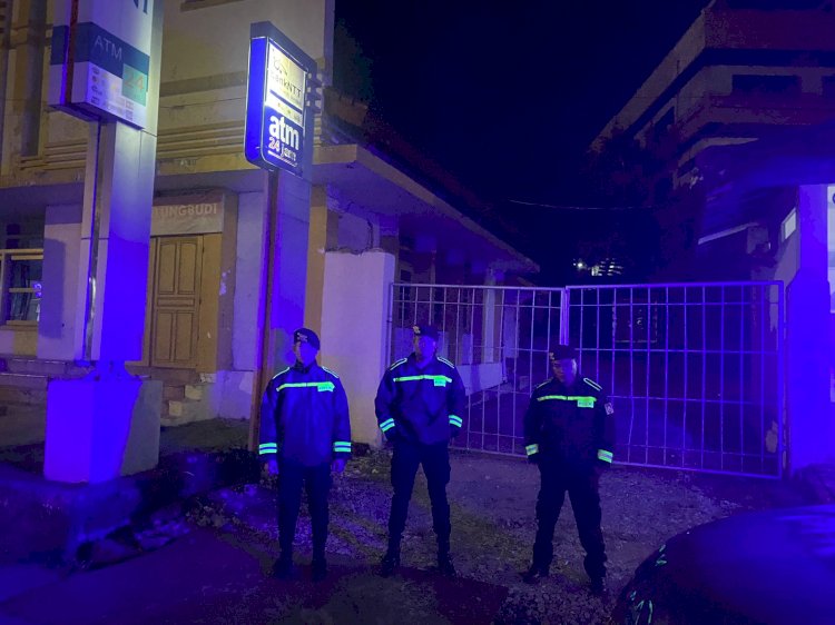 Hingga Dini Hari, Sat Samapta Polresta Kupang Kota Intensifkan Patroli Lampu Biru Cegah Kriminalitas Jalanan.