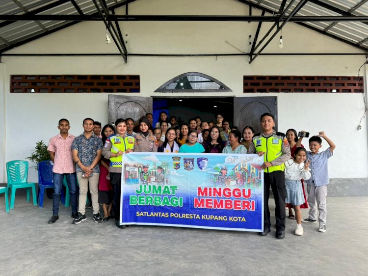 Satlantas Polresta Kupang Kota Gelar “Minggu Memberi”, Pererat Kedekatan dengan Jemaat di Manulai II.