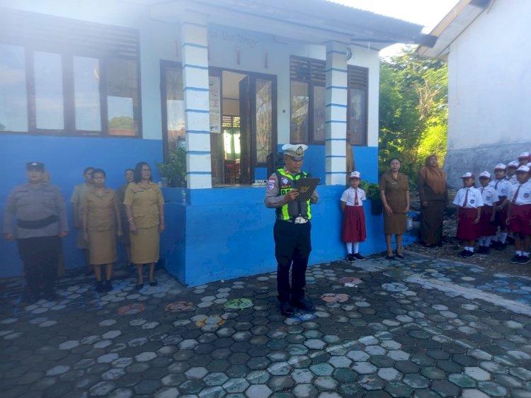 PS. Kanit Lantas Polsek Kota Lama Berikan Motivasi dan Imbauan kepada Pelajar SD Inpres Bertingkat Perumnas 3