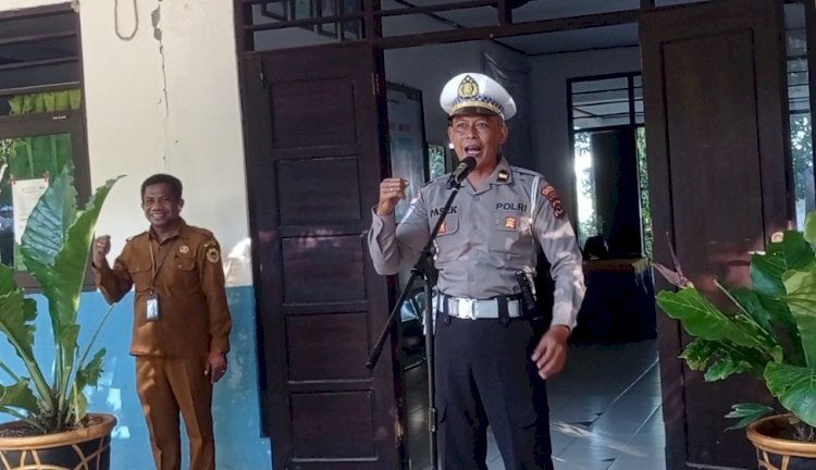Jadilah Generasi Cerdas dan Baik, Kanit Lantas Polsek Alak Beri Motivasi dan Edukasi Medsos di SMPN 6 Kota Kupang.